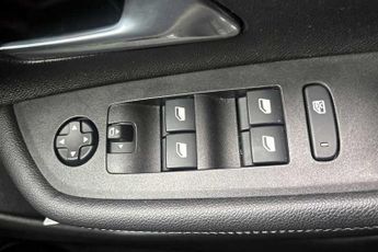 VAUXHALL MOKKA Electric 50kWh SRi Nav Premium SUV 5dr Electric Auto (136 ps)