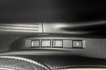 VOLVO V40 1.5 T3 R-Design Edition Hatchback 5dr Petrol Auto Euro 6 (s/s) (