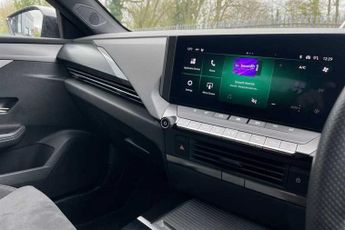 Vauxhall Astra Electric 54kWh Ultimate Hatchback 5dr Electric Auto (156 ps)