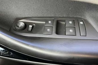 VAUXHALL ASTRA 1.4i Turbo GPF SRi Hatchback 5dr Petrol Auto Euro 6 (s/s) (150 p