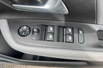 VAUXHALL MOKKA Electric 50kWh Elite Premium SUV 5dr Electric Auto (136 ps)