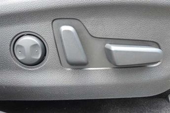 Hyundai KONA 64kWh Premium SE SUV 5dr Electric Auto (7kW Charger) (204 ps)