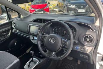 TOYOTA YARIS 1.5 VVT-h Y20 Bi-tone Hatchback 5dr Petrol Hybrid E-CVT Euro 6 (