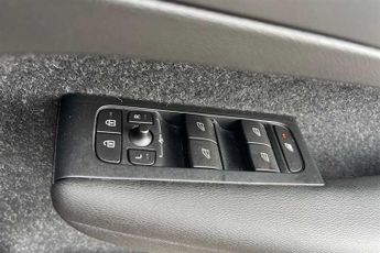 VOLVO XC40 2.0 D3 Momentum SUV 5dr Diesel Auto AWD Euro 6 (s/s) (150 ps)