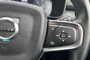 VOLVO XC40 2.0 D3 Momentum SUV 5dr Diesel Auto AWD Euro 6 (s/s) (150 ps)