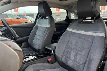 CITROEN E-C4 X 50kWh e-series Fastback 4dr Electric Auto (7.4kW Charger) (136 p