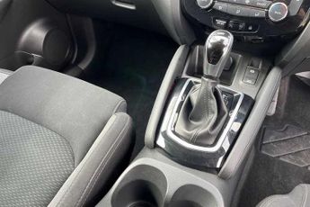 Nissan Qashqai 1.3 DIG-T (160 PS) N-Connecta 5 Door Petrol SUV Automatic *** 1 