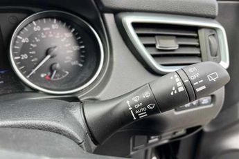 Nissan Qashqai 1.3 DIG-T (160 PS) N-Connecta 5 Door Petrol SUV Automatic *** 1 