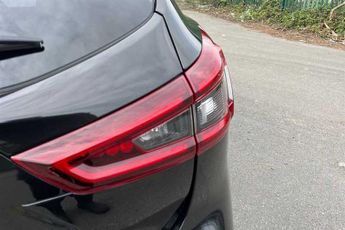 Nissan Qashqai 1.3 DIG-T (160 PS) N-Connecta 5 Door Petrol SUV Automatic *** 1 