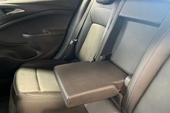 Vauxhall Astra 1.4i Turbo Elite Nav Hatchback 5dr Petrol Auto Euro 6 (s/s) (150