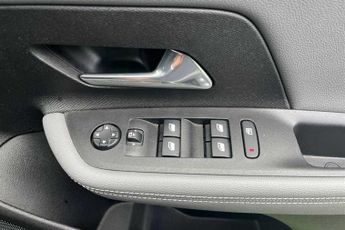 Vauxhall Mokka Electric 50kWh Elite Premium SUV 5dr Electric Auto (136 ps)