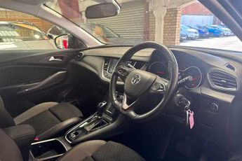 Vauxhall Grandland X 1.2 Turbo SRi Nav SUV 5dr Petrol Auto Euro 6 (s/s) (130 ps)