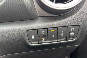 Hyundai KONA 64 kWh (204 PS) Ultimate 5 Door Electric SUV Automatic *** 1 Own