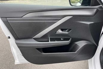 Vauxhall Astra Electric 54 kWh (156 PS) GS 5 Door Electric Sports Tourer Automatic 