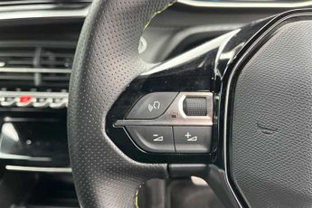 Peugeot E-2008 50 kWh (136 PS) GT 5 Door Electric SUV Automatic *** 1 Owner / F