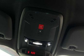 Peugeot E-2008 50 kWh (136 PS) GT 5 Door Electric SUV Automatic *** 1 Owner / F