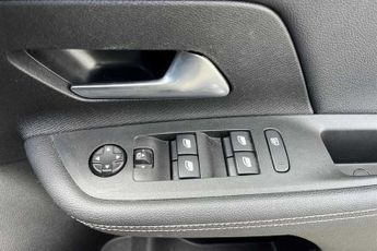 Vauxhall Mokka Electric 50kWh Ultimate SUV 5dr Electric Auto (136 ps)