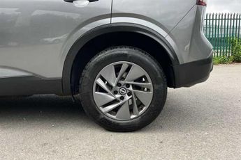 Nissan Qashqai 1.3 DIG-T MHEV Acenta Premium SUV 5dr Petrol Hybrid XTRON Euro 6