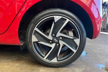 HYUNDAI i10 1.2 Premium Hatchback 5dr Petrol Auto Euro 6 (s/s) (84 ps)