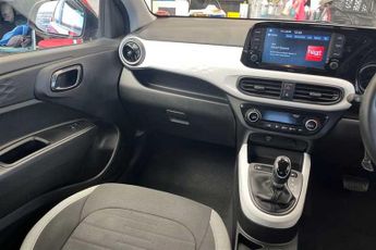 HYUNDAI i10 1.2 Premium Hatchback 5dr Petrol Auto Euro 6 (s/s) (84 ps)