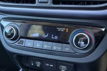 HYUNDAI i10 1.2 Premium Hatchback 5dr Petrol Auto Euro 6 (s/s) (79 ps)