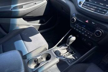 HYUNDAI TUCSON 2.0 CRDi SE Nav SUV 5dr Diesel Auto 4WD Euro 6 (136 ps)