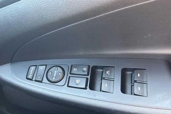 HYUNDAI TUCSON 2.0 CRDi SE Nav SUV 5dr Diesel Auto 4WD Euro 6 (136 ps)