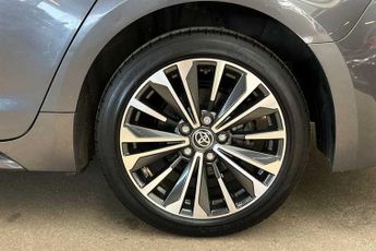 TOYOTA COROLLA 1.8 VVT-h Design Touring Sports 5dr Petrol Hybrid CVT Euro 6 (s/