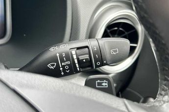 Hyundai KONA 64kWh Premium SUV 5dr Electric Auto (10.5kW Charger) (204 ps)