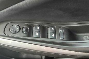 VAUXHALL GRANDLAND 1.6 14.2kWh Ultimate SUV 5dr Petrol Plug-in Hybrid Auto Euro 6 (