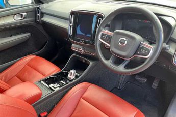 VOLVO XC40 1.5 T3 Inscription SUV 5dr Petrol Auto Euro 6 (s/s) (163 ps)