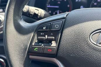 HYUNDAI TUCSON 2.0 CRDi SE Nav SUV 5dr Diesel Auto 4WD Euro 6 (136 ps)