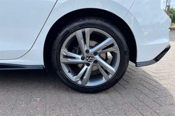 VOLKSWAGEN GOLF 1.5 eTSI MHEV R-Line Hatchback 5dr Petrol Hybrid DSG Euro 6 (s/s