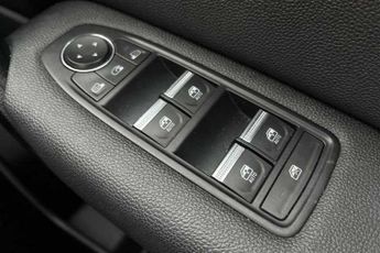 RENAULT CAPTUR 1.6 E-TECH techno SUV 5dr Petrol Hybrid Auto Euro 6 (s/s) (145 p