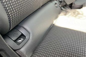 AUDI Q3 1.5 TFSI CoD 35 S line SUV 5dr Petrol S Tronic Euro 6 (s/s) (150
