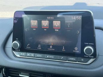 Nissan Qashqai Acenta Premium 1.3 Hybrid Automatic Start/Stop (158ps)