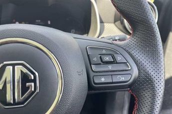 MG MG ZS 51.1 kWh (176 PS) Trophy 5 Door Electric SUV Automatic *** 1 Own