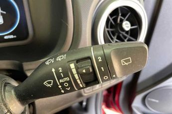Hyundai KONA 64kWh Premium SUV 5dr Electric Auto (10.5kW Charger) (204 ps)