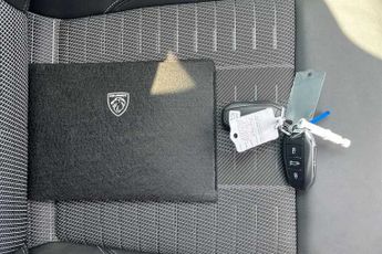 PEUGEOT E-3008 73kWh GT SUV 5dr Electric Auto (210 ps)