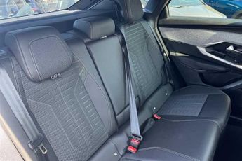 PEUGEOT E-3008 73kWh GT SUV 5dr Electric Auto (210 ps)