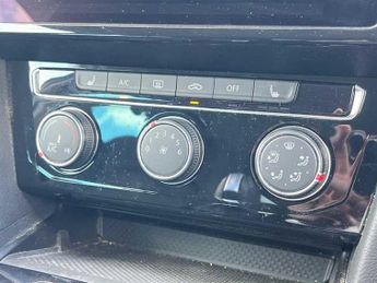 Volkswagen Passat SEL 1.5 EVO Automatic Start/Stop (150ps)