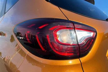 RENAULT CAPTUR 1.5 dCi ENERGY Iconic SUV 5dr Diesel EDC Euro 6 (s/s) (90 ps)