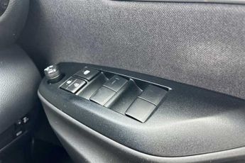 TOYOTA YARIS 1.5 VVT-h Design Hatchback 5dr Petrol Hybrid E-CVT Euro 6 (s/s) 