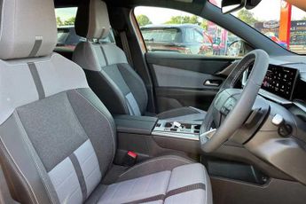 VAUXHALL GRANDLAND 1.2 GS SUV 5dr Petrol Hybrid e-DCT Euro 6 (s/s) (136 ps)