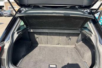 VOLKSWAGEN TIGUAN 2.0 TDI BlueMotion Tech SE Navigation SUV 5dr Diesel DSG 4Motion