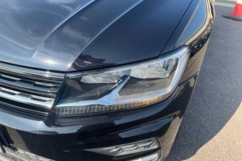 VOLKSWAGEN TIGUAN 2.0 TDI BlueMotion Tech SE Navigation SUV 5dr Diesel DSG 4Motion