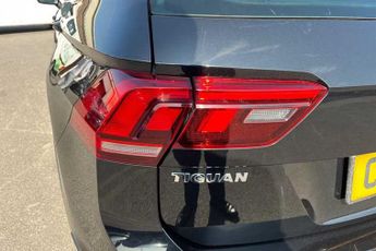 VOLKSWAGEN TIGUAN 2.0 TDI BlueMotion Tech SE Navigation SUV 5dr Diesel DSG 4Motion