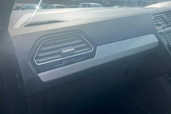 VOLKSWAGEN TIGUAN 2.0 TDI BlueMotion Tech SE Navigation SUV 5dr Diesel DSG 4Motion