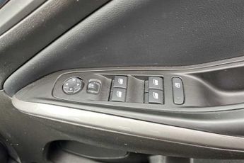Vauxhall Grandland 1.6 14.2 kWh PHEV (225 PS) Ultimate 5 Door Petrol Plug-in Hybrid