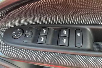 FIAT 600 1.2 MHEV Icon SUV 5dr Petrol Hybrid e-DCT Euro 6 (s/s) (100 ps)